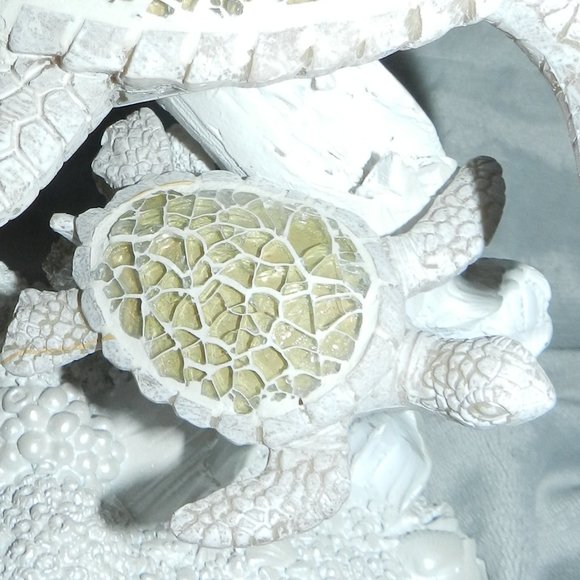Sea Turtles on Coral Sculptured Art Décor Figurines White glass 9" NEW/NWT! - Picture 3 of 9